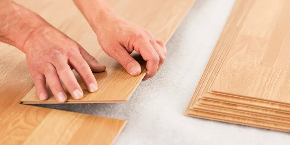 Lót sàn gỗ giá bao nhiêu